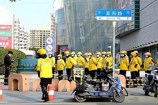 泰山0-3申花站位图：泰山堆积在左路，申花相对更平均