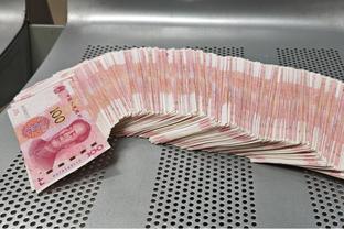 记者：2019年拜仁曾有意邀请朗尼克执教，但球员组团表示反对